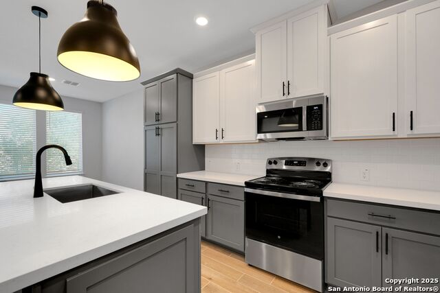 Image 11 of 43 For 13709 Giovannis Garden