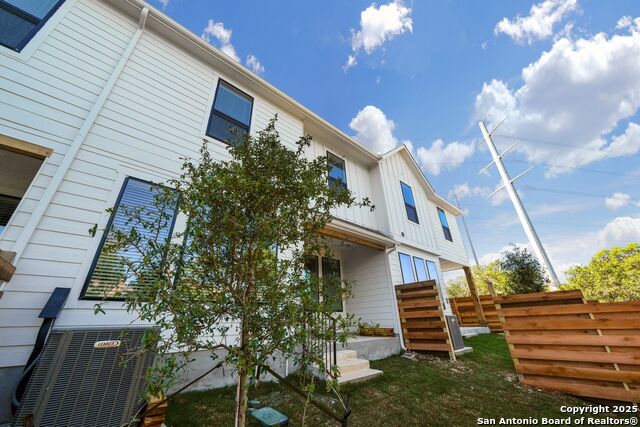 Image 33 of 43 For 13709 Giovannis Garden