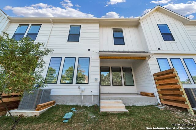 Image 34 of 43 For 13709 Giovannis Garden