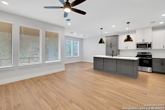 Image 6 of 43 For 13709 Giovannis Garden