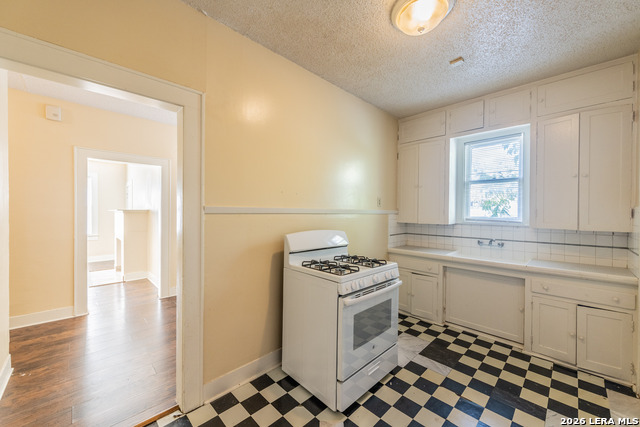 Image 11 of 21 For 327 Eleanor  1