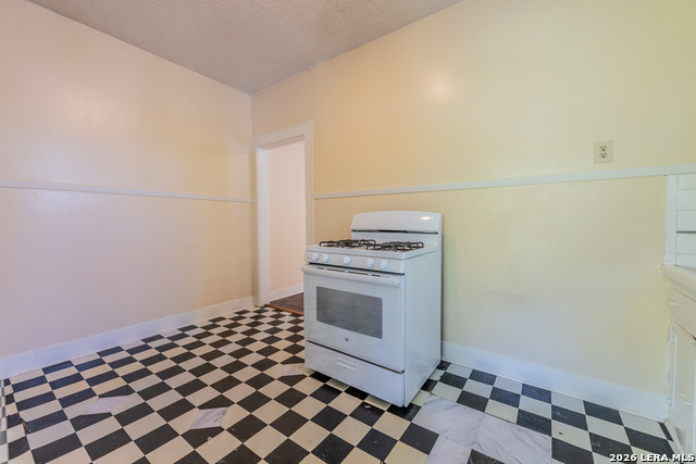 Image 13 of 21 For 327 Eleanor  1