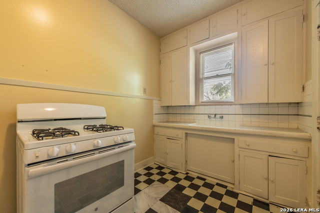 Image 14 of 21 For 327 Eleanor  1