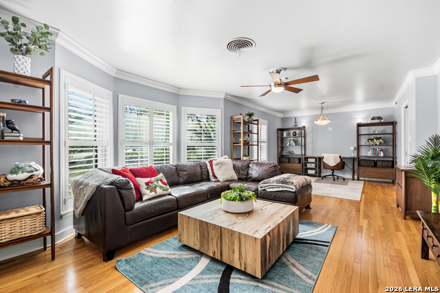 Listing photo id 8 for 203 Laramie Dr