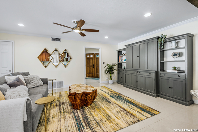 Listing photo id 17 for 203 Laramie Dr