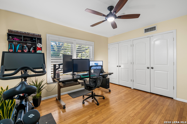 Listing photo id 34 for 203 Laramie Dr