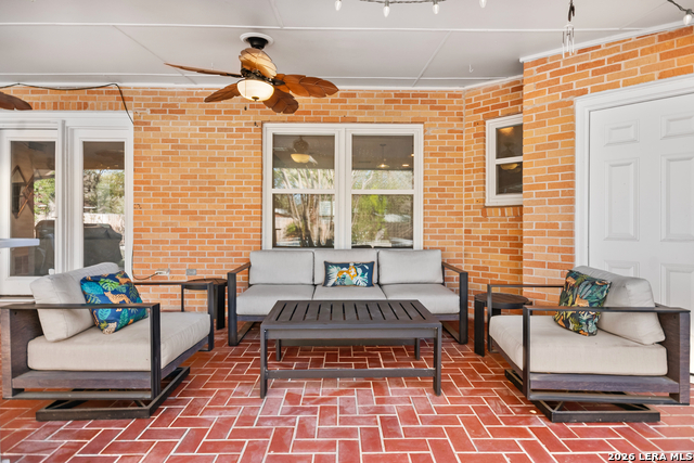 Listing photo id 37 for 203 Laramie Dr