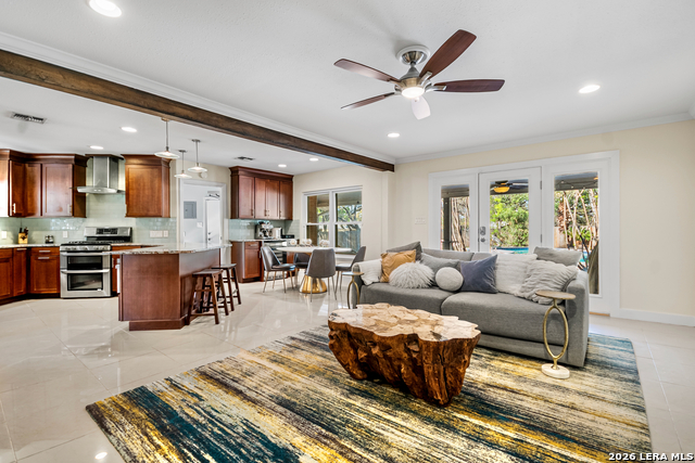 Listing photo id 2 for 203 Laramie Dr