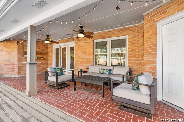 Listing photo id 38 for 203 Laramie Dr