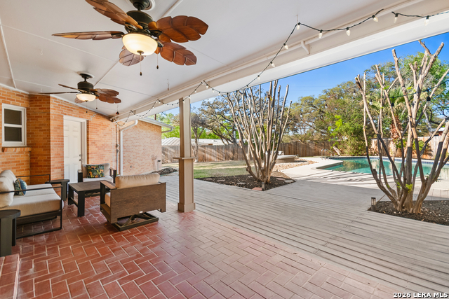 Listing photo id 40 for 203 Laramie Dr