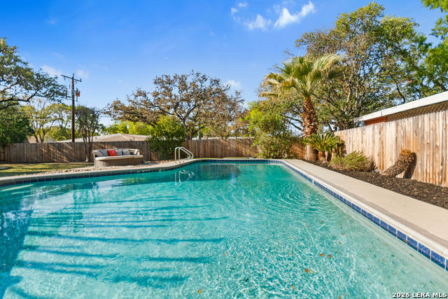 Listing photo id 42 for 203 Laramie Dr