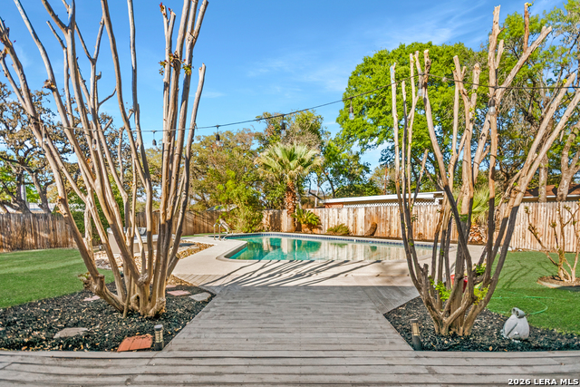 Listing photo id 43 for 203 Laramie Dr