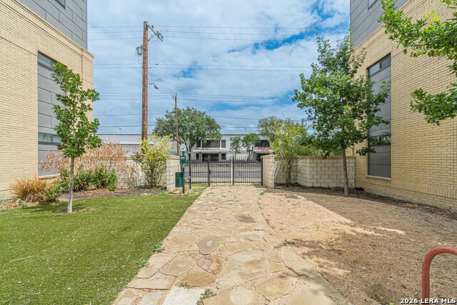 Image 27 of 31 For 711 Frio S 1302