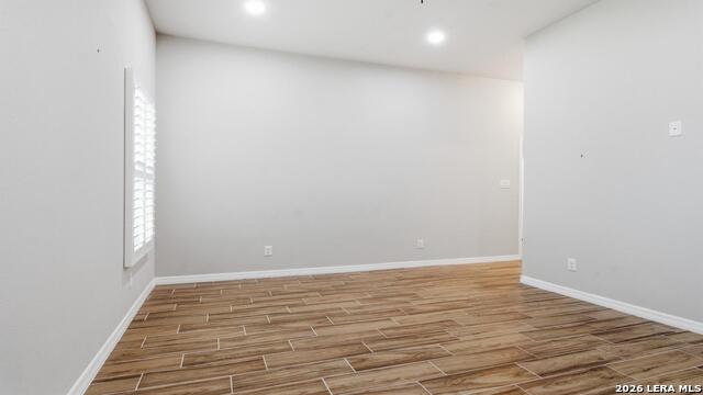 Image 23 of 34 For 728 Crestview