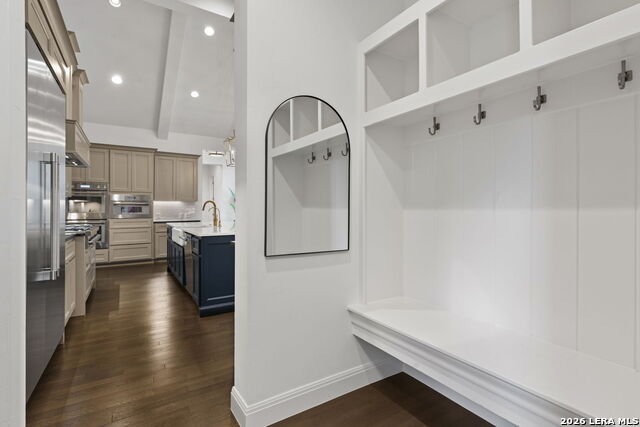 Image 17 of 47 For 9835 Midsomer Pl