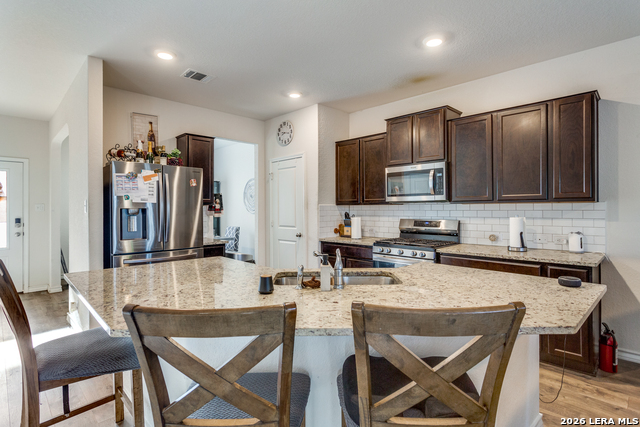 Image 15 of 33 For 268 Cuban Emerald