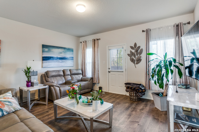 Image 2 of 33 For 268 Cuban Emerald