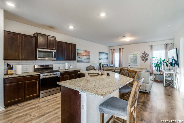 Image 4 of 33 For 268 Cuban Emerald