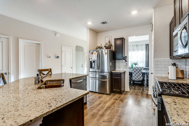 Image 5 of 33 For 268 Cuban Emerald