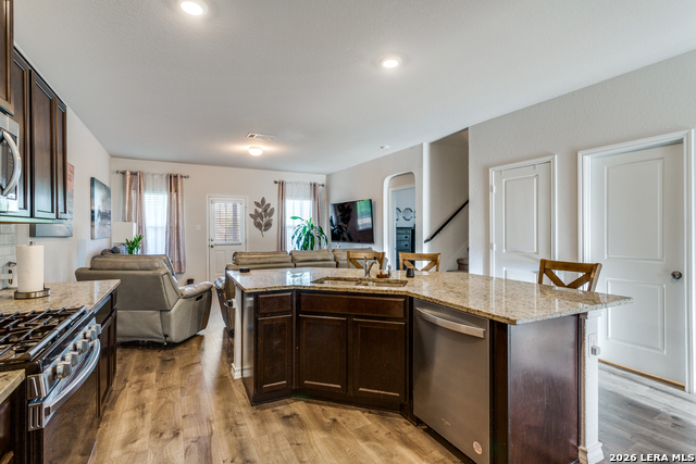 Image 6 of 33 For 268 Cuban Emerald