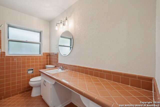 Image 18 of 25 For 407 Haverford Dr