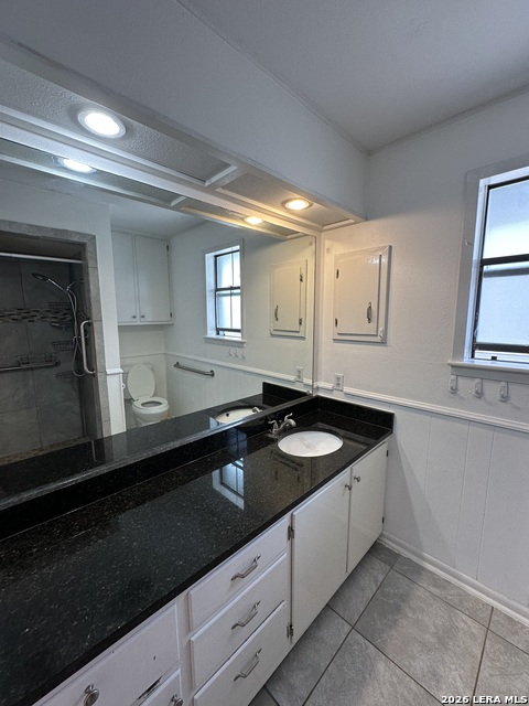 Image 4 of 12 For 211 Uecker  