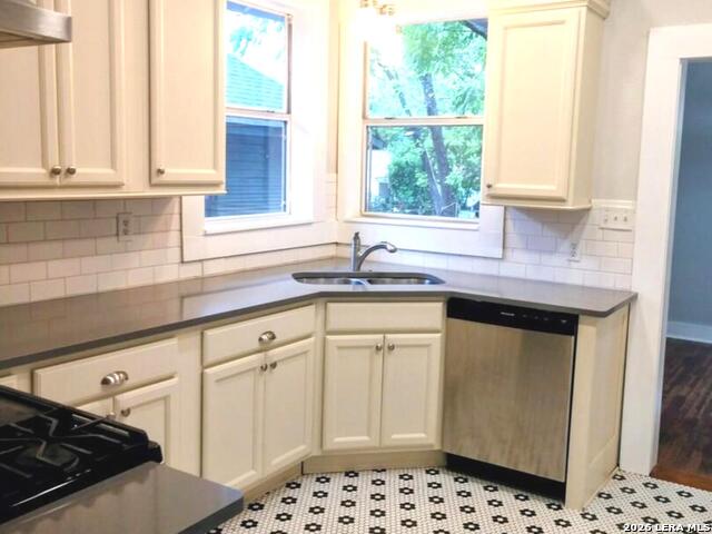 Image 14 of 21 For 338 Queen Anne