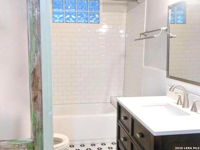 Image 21 of 21 For 338 Queen Anne