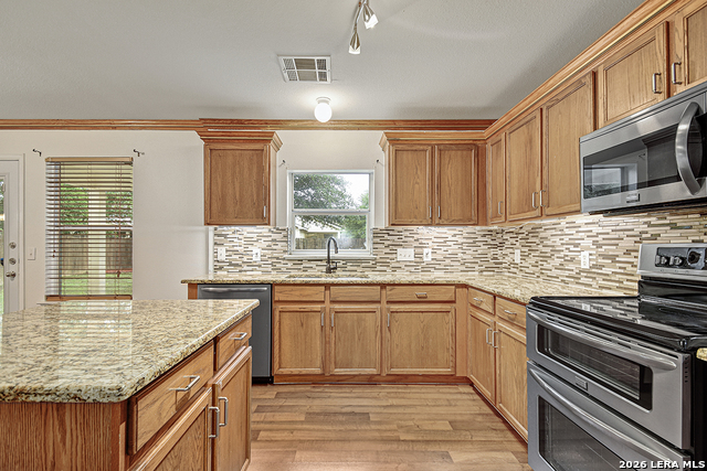 Listing photo id 10 for 3115 Arkansas Oak