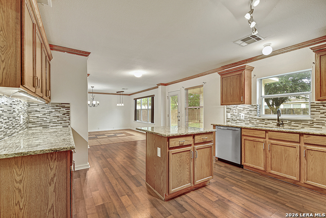 Listing photo id 11 for 3115 Arkansas Oak