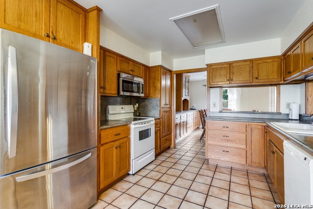 Image 9 of 30 For 212 Kendall Oaks Dr