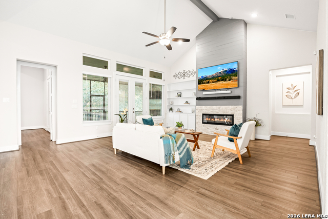 Listing photo id 8 for 571 Englewood Ln