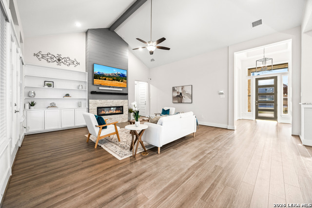 Listing photo id 9 for 571 Englewood Ln