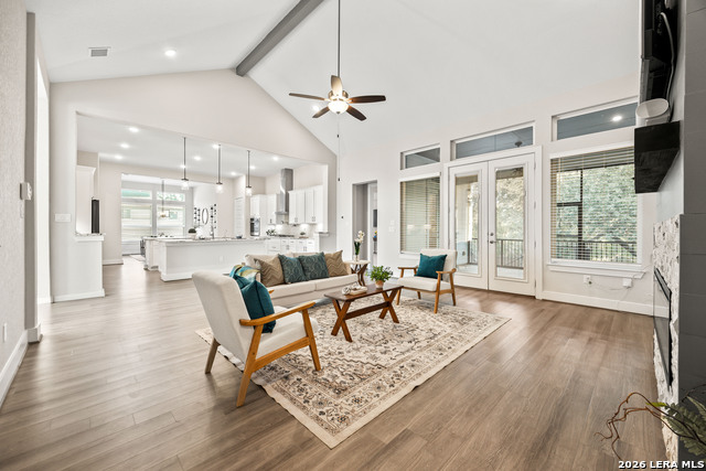 Listing photo id 10 for 571 Englewood Ln