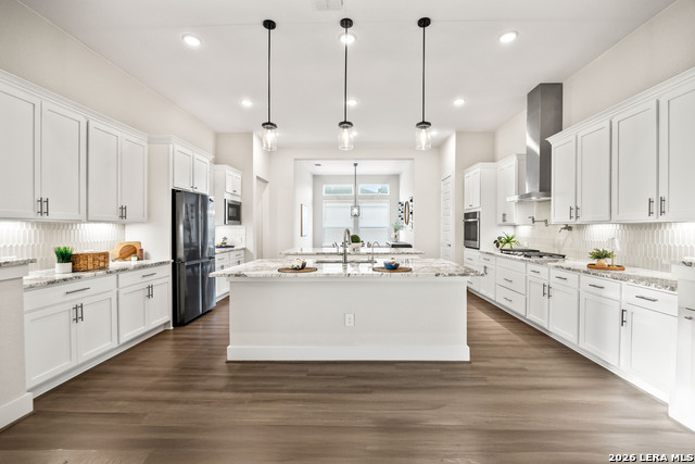 Listing photo id 12 for 571 Englewood Ln