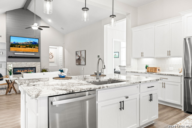 Listing photo id 19 for 571 Englewood Ln