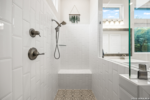 Listing photo id 27 for 571 Englewood Ln