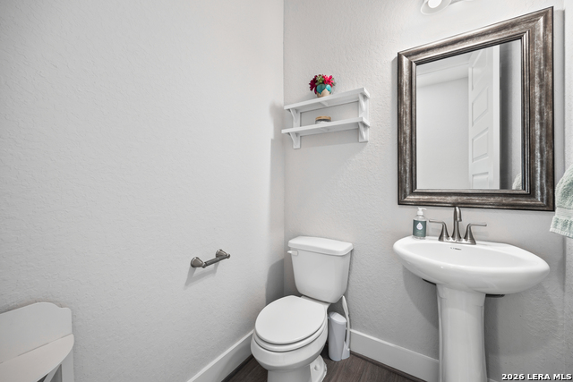 Listing photo id 37 for 571 Englewood Ln