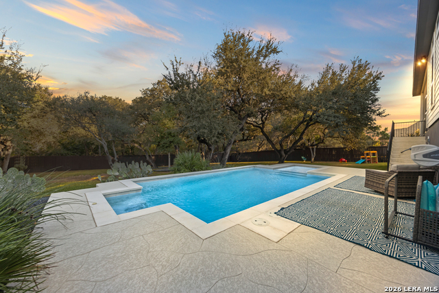 Listing photo id 43 for 571 Englewood Ln