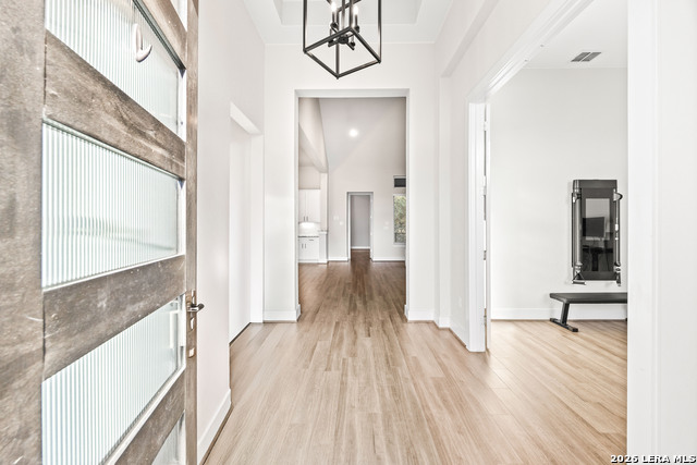 Listing photo id 4 for 571 Englewood Ln