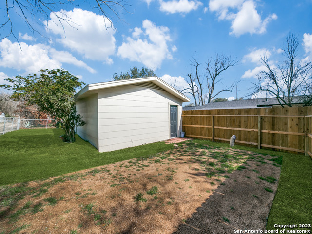 Image 12 of 12 For 307 Tanglewood