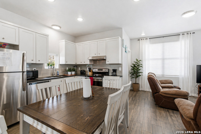 Image 10 of 21 For 911 Iowa  