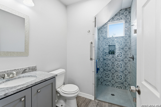 Image 16 of 21 For 911 Iowa  