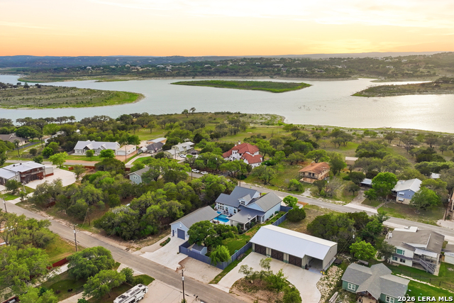 Image 11 of 77 For 2551 Lakeshore Dr