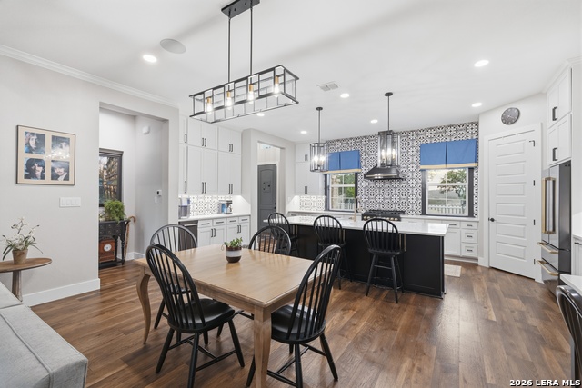 Image 12 of 77 For 2551 Lakeshore Dr