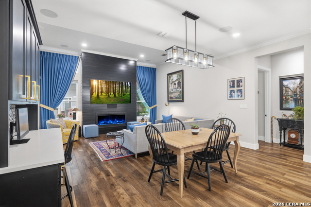 Image 13 of 77 For 2551 Lakeshore Dr