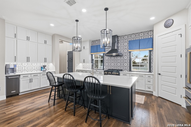 Image 14 of 77 For 2551 Lakeshore Dr