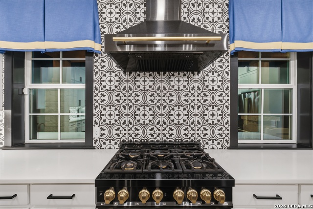 Image 15 of 77 For 2551 Lakeshore Dr