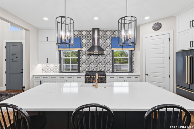 Image 16 of 77 For 2551 Lakeshore Dr