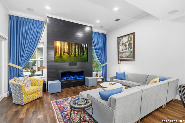 Image 20 of 77 For 2551 Lakeshore Dr